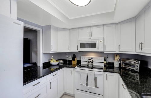 Naples Condo | n Minutes to world class beaches and Marco Island. 3 mi to 5th Ave