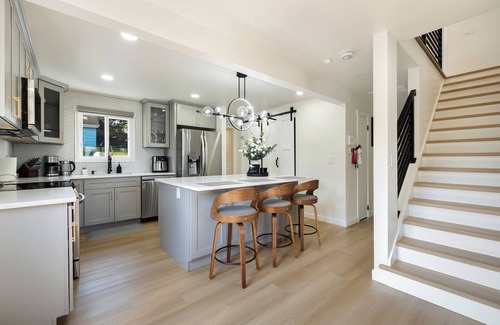 Highline Apartment | n“Your cozy family spot in the perfect part of Seattle, minutes from everything“
