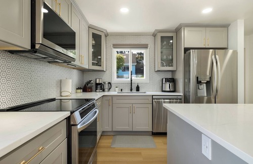 Highline Apartment | n“Your cozy family spot in the perfect part of Seattle, minutes from everything“