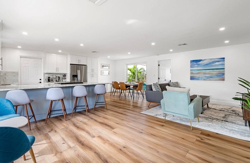 Deerfield Beach House | Nadios.casa: Family Oasis w/Heated Pool/6min to beach/Sleeps 8 (2 king, 4 twin)