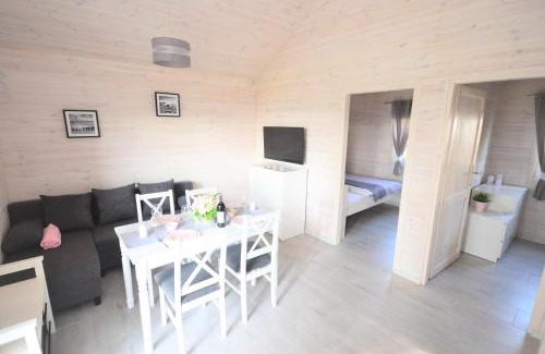 Ustka Ski Chalet | Nadmorska Przystan Domki - Basen, sala zabaw, rowery, animacje