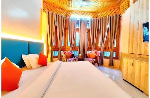 Nainital Hotel | NAINITAL HOTEL A LUXURIOUS RESORT'S PRANAV! INN - Free Parking & Wi-fi - Restaurant & Room Service - Spacious & Comfortable Rooms With Hill View Available -Near Bhowali Road - Best Hotel In Nainital