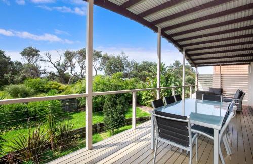 Culburra Beach House | Nalu Pet Friendly 1 Min Walk to Beach
