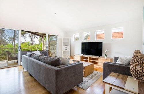 Culburra Beach House | Nalu Pet Friendly 1 Min Walk to Beach