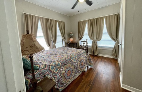 Hallsburg House | Nana's Cozy Country Getaway