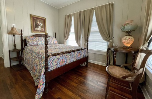 Hallsburg House | Nana's Cozy Country Getaway
