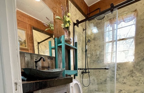 Hallsburg House | Nana's Cozy Country Getaway