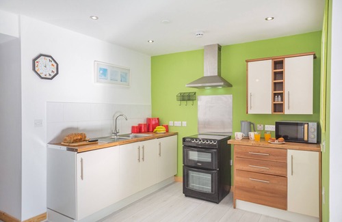 Nefyn House | Nanhoron House - One Bedroom House, Sleeps 2