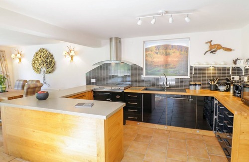 Dolgellau Cottage | NANT Y GWERNAN, pet friendly, with a garden in Dolgellau