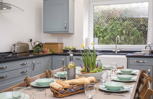 Criccieth Cottage | NANT Y WYDDAN, family friendly, with open fire in Criccieth