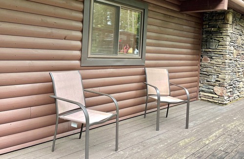 Bryson City Cabin | Nantahala Village Cabin close to NOC and Bryson City