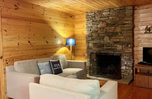 Bryson City Cabin | Nantahala Village Cabin close to NOC and Bryson City