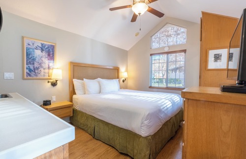 Napa Hotel | Napa's Best-Kept Secret! 3 Comfortable Units, Outdoor Pool, Free Parking!