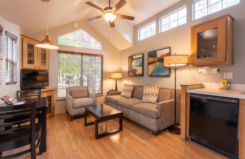 Napa Hotel | Napa's Best-Kept Secret! 3 Comfortable Units, Outdoor Pool, Free Parking!