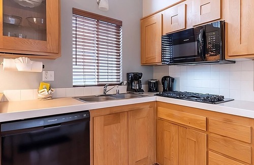 Napa Hotel | Napa's Best-Kept Secret! 3 Comfortable Units, Outdoor Pool, Free Parking!