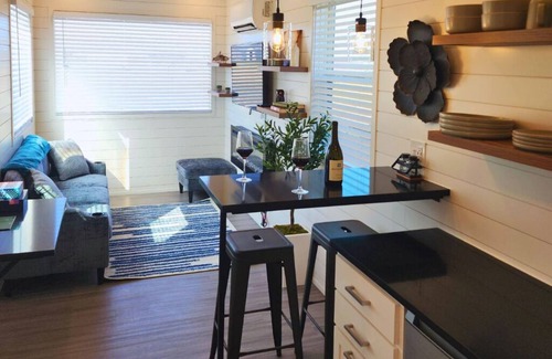 Fredericksburg Cottage | Napa Valley Station | Rooftop Patio | 1BR
