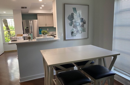 Central Naples Condo | Naples Charming Condo close to the Beach & Downtown