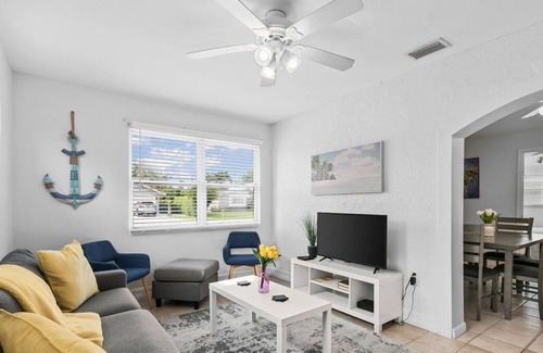 Naples Park Cottage | Naples Park Beach Escape