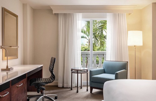 Park Shore Hotel | Naples' Stylish Unit w/Shuttle to the Beach and Outdoor Pool | Free Parking