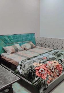 Vrindavan Hotel | Narayani seva dham