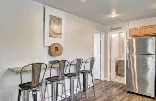 Round Rock Apartment | Nash A · Downtown Round Rock Group Getaway