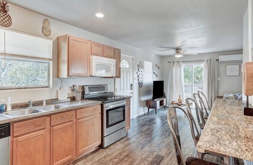 Round Rock Apartment | Nash A · Downtown Round Rock Group Getaway
