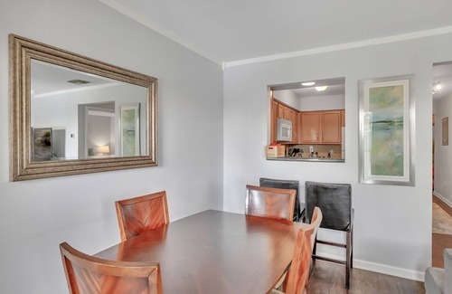 North Capitol Condo | 🎸Nash Jam Condo, 2bd/2 FULL bth, Sleep 6, Walk To Downtown, River View, Pool. n