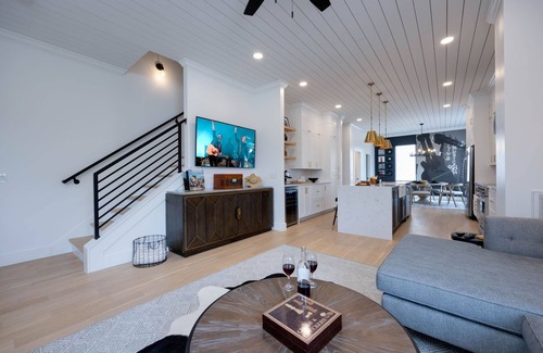 Downtown Nashville House | Nash Legends - Private Rooftop - Mins to Broadway