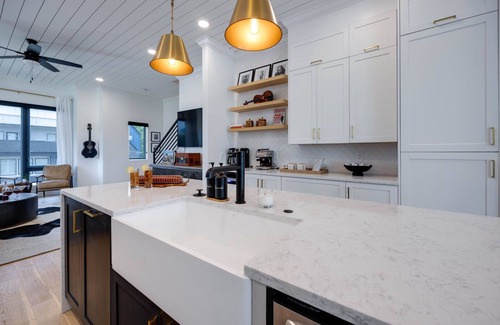 Downtown Nashville House | Nash Legends - Private Rooftop - Mins to Broadway