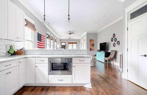 Eastwood House | Nashville Home for 10 and 2 Dogs