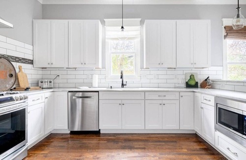 Eastwood House | Nashville Home for 10 and 2 Dogs