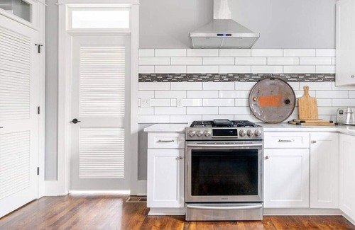 Eastwood House | Nashville Home for 10 and 2 Dogs