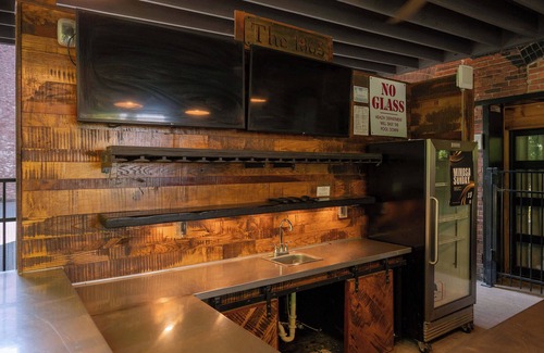 Nashville Apartment | Nashville Luxury Escape | Pool & Prime Location