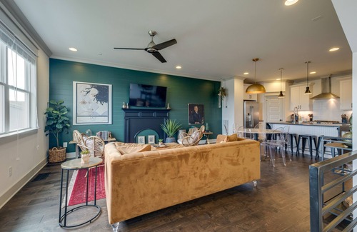 Talbot's Corner House | Nashville Mega House ★ Sleeps up to 20 ★ Pool & Hot Tub ★ Close to Broadway/DT