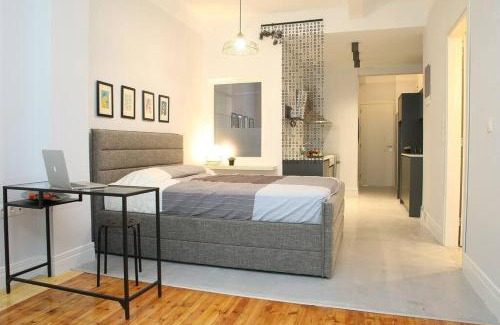 Thessaloniki City Centre Apartment | Nat's place Friends & Family Thessaloniki next to metro