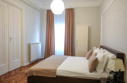 Kosancicev Venac Apartment | Natalie's Residence