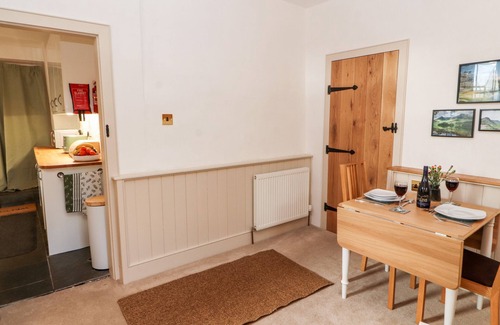 Natland Cottage | NATLAND HALL COTTAGE, pet friendly, with a garden in Kendal