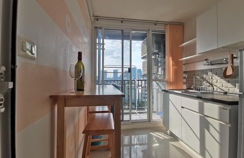 Chom Phon Condo | Natural light, Entire room near MRT Ladprao 500m