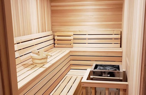 Shaughnessy Village Apartment | Natural Nordic Nest -Spa x Pool & Parking - Centre