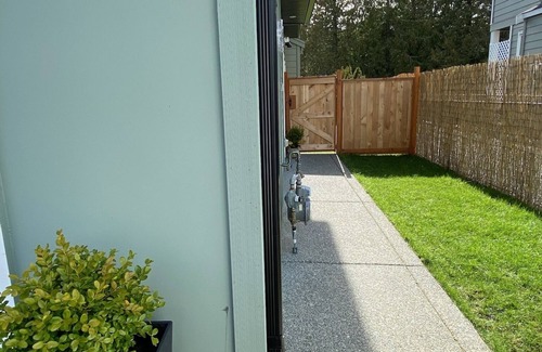 Langford House | Nature at your footsteps in cozy 1 bedroom suite on the Westcoast.