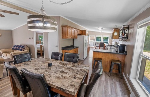 Lake Arrowhead Apartment | Nature Enthusiast-SxS Friendly-6p Hot Tub-Bonfire