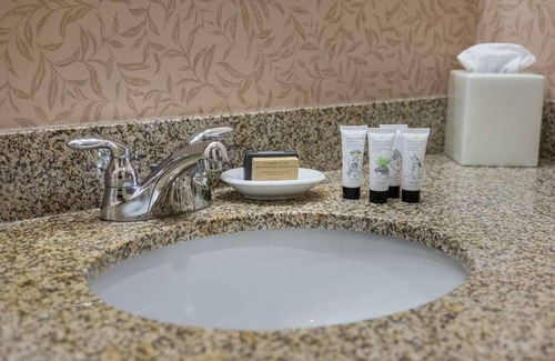 Port Angeles Resort | Nature Escape at Red Lion Hotel Port Angeles Harbor! Pool, Beach