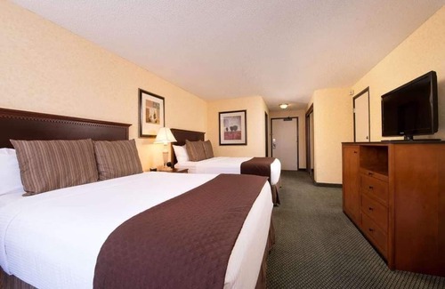 Port Angeles Resort | Nature Escape at Red Lion Hotel Port Angeles Harbor! Pool, Beach