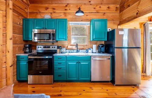 Townsend Cabin | Nature Lovers Escape: Hot Tub, Dog Friendly