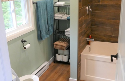 Faraday Cottage | Nature Lovers! Privacy! Great Fishing!