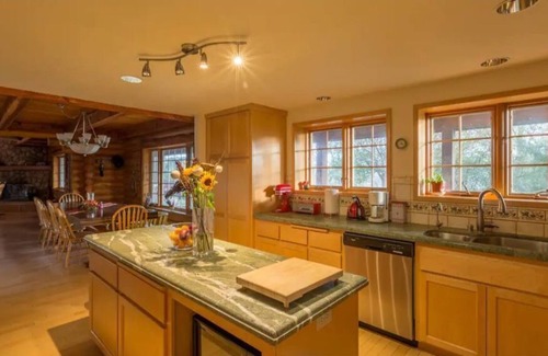 Arroyo Grande House | Nature lovers retreat! Log house, goats and llamas