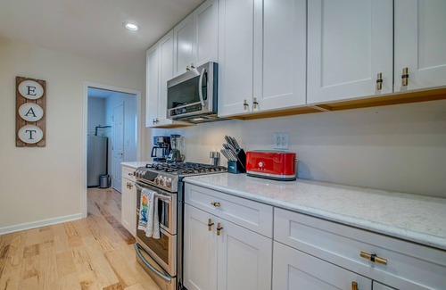 Mount Pleasant House | Nature Retreat just minutes to Downtown Charleston & the Beach!