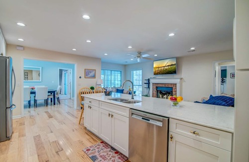 Mount Pleasant House | Nature Retreat just minutes to Downtown Charleston & the Beach!