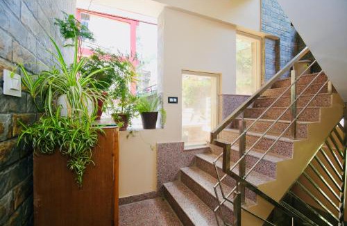 New Shimla Hotel | Nature Retreat new shimla #city centre #near to mall road #private parking #Balcony view
