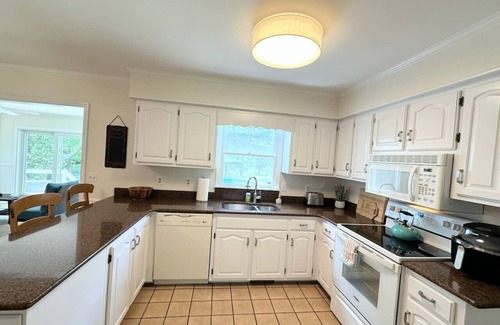 Unionville House | Nature`s Rest - Waterfront Serenity with Private Pool
